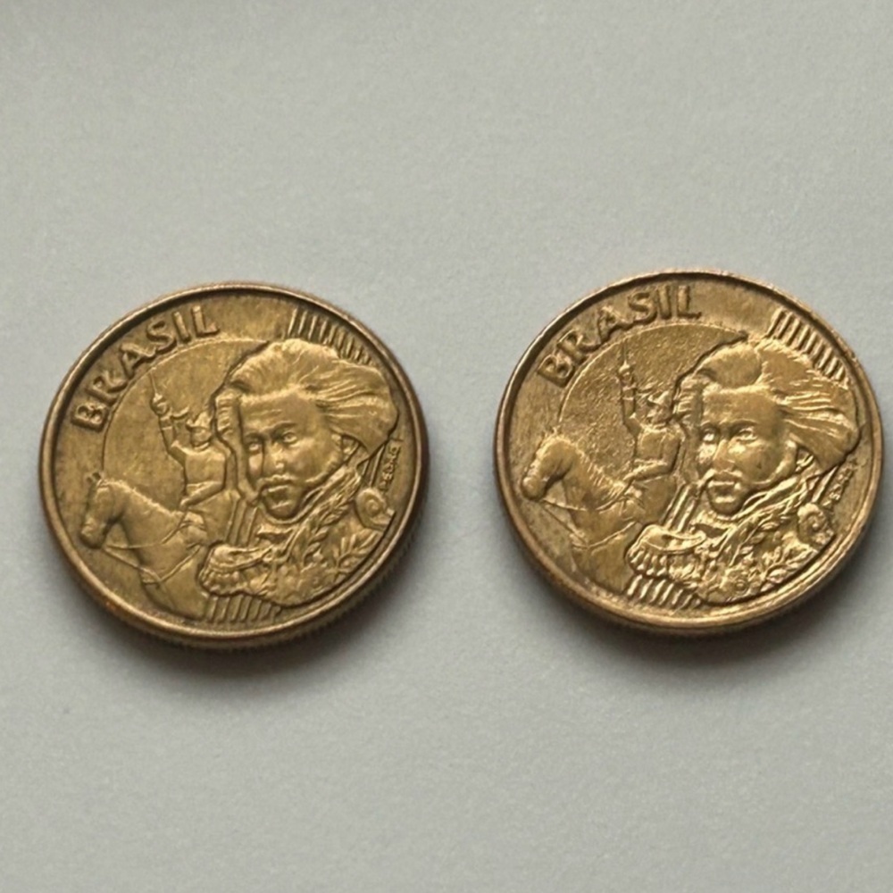 Bundle: Vintage Brazil 10 Centavos Coins (2004 & 2005) + Cases